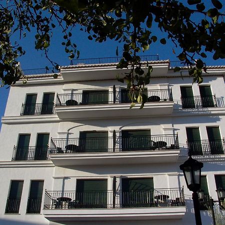 Hotel Calderon Cenes De La Vega Bagian luar foto