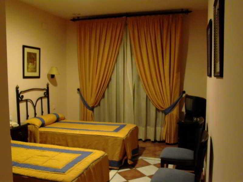 Hotel Calderon Cenes De La Vega Bagian luar foto