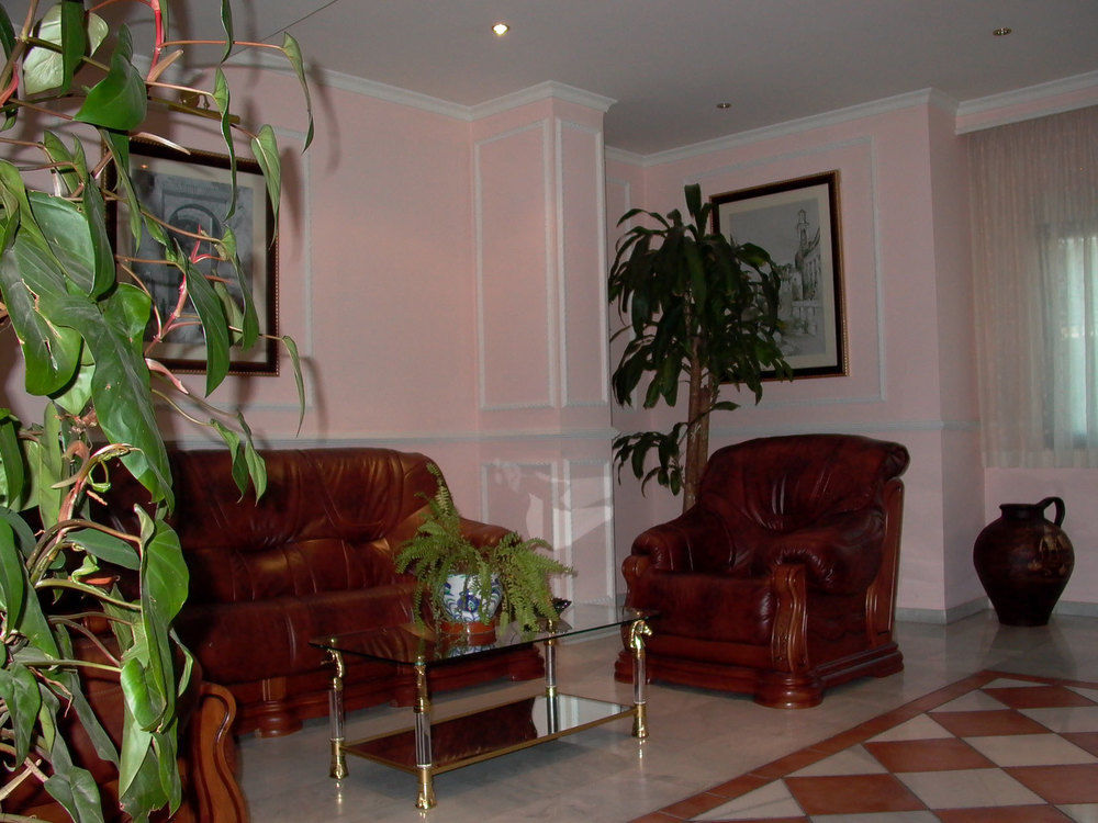 Hotel Calderon Cenes De La Vega Bagian luar foto