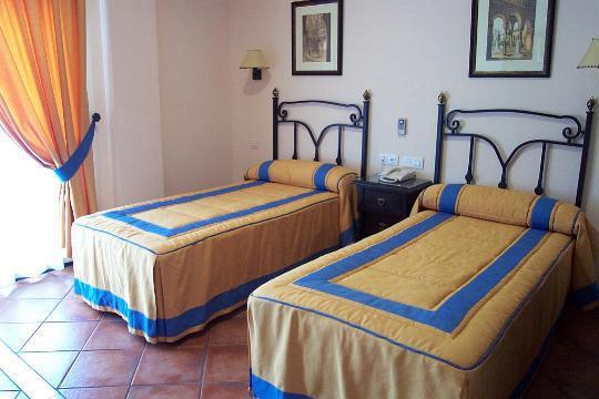 Hotel Calderon Cenes De La Vega Ruang foto